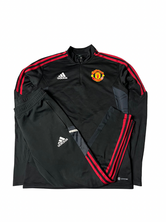 Adidas Trainingsanzug (S)